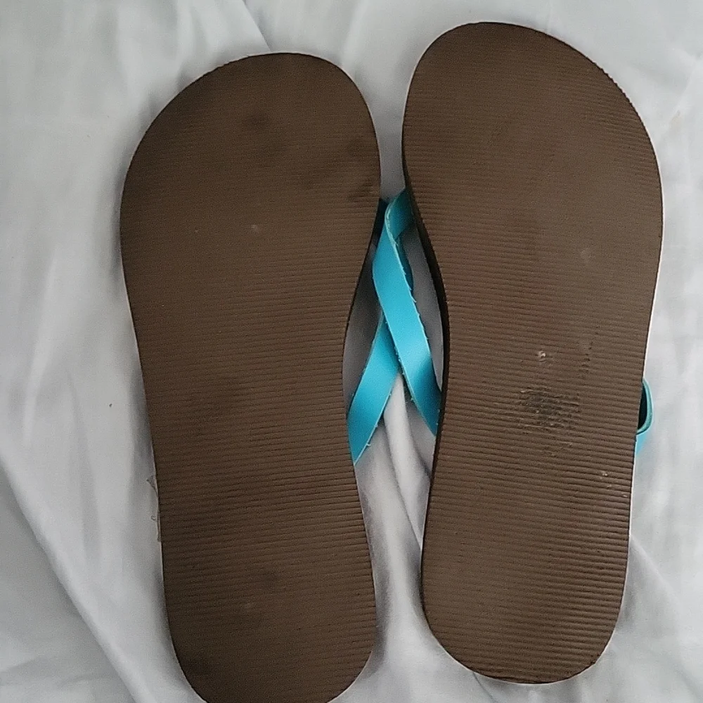 EUC Old navy flip flops